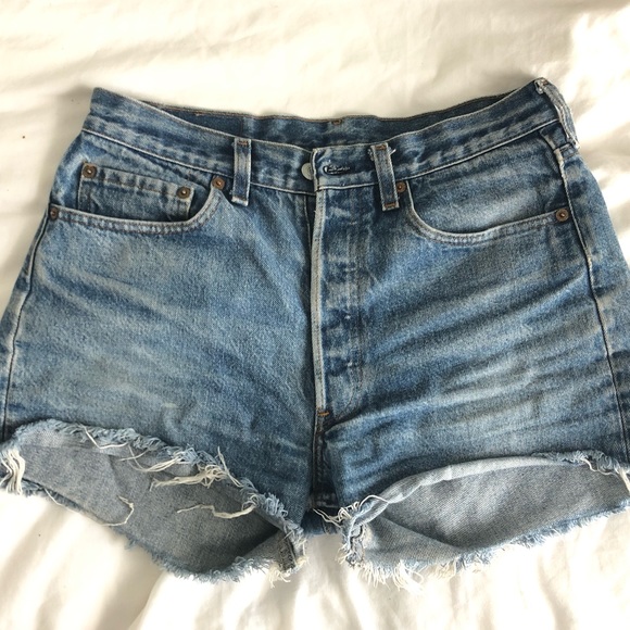 Levi’s Vintage High Rise Light Wash Shorts - Picture 4 of 8